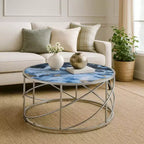 Table basse ronde piètement ouvert chromé, marbre synthétique bleu