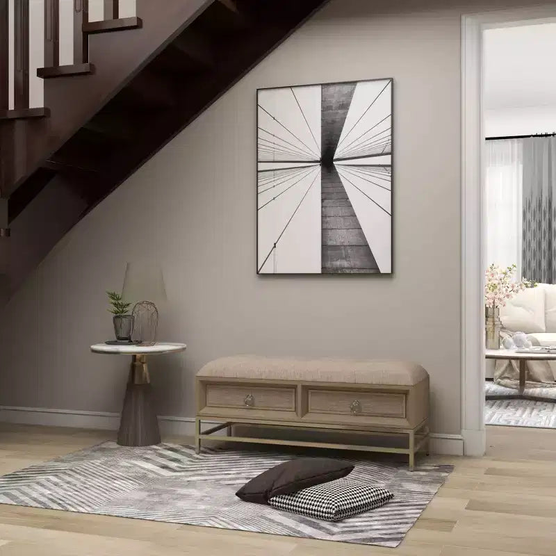 Banc de rangement contemporain en lin beige avec cadre en bois capitonné