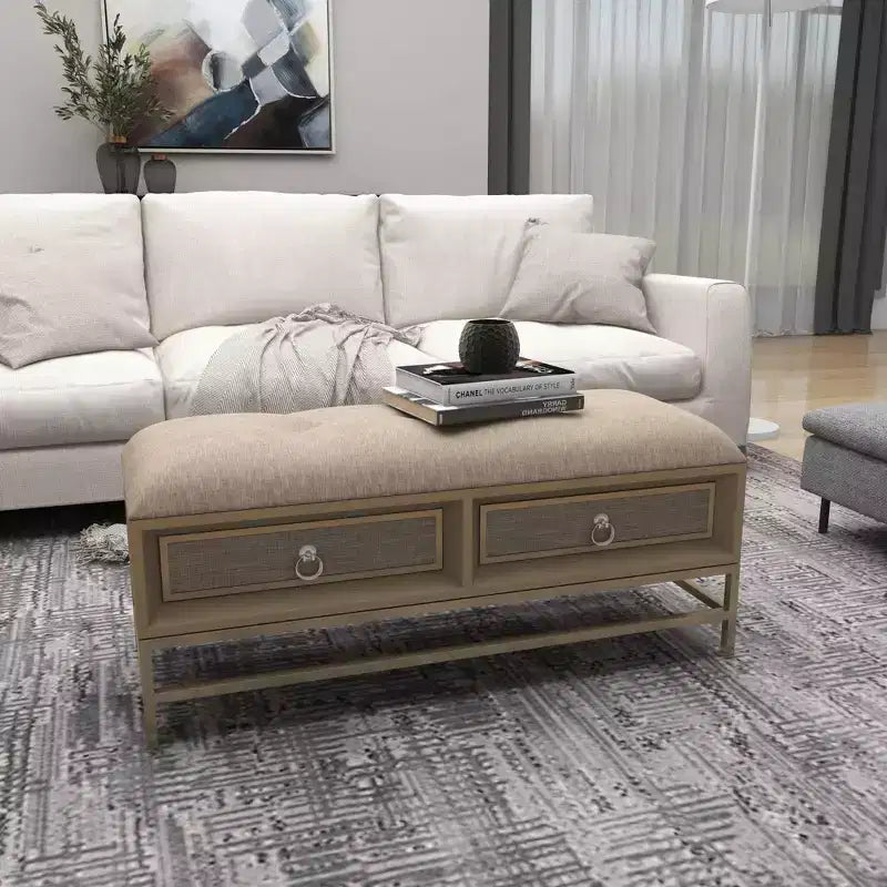 Banc de rangement contemporain en lin beige avec cadre en bois capitonné