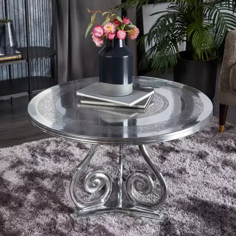 Table basse élégante d'intérieur traditionnelle en aluminium